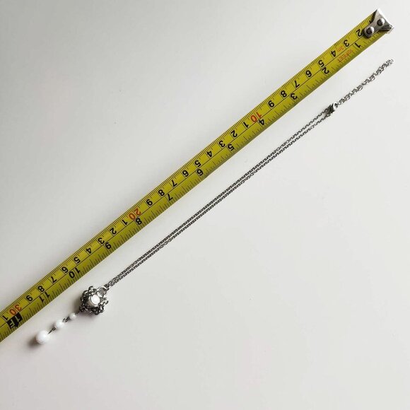 Gothic white pearl rosary necklace with a small silver chain - Picture 8 of 10